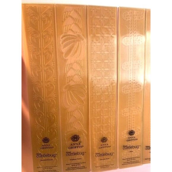 Anna Griffin Embossing Border Folder set #7 - Picture 2 of 10